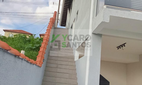 Sobrado em Cotia - 04 dormitórios